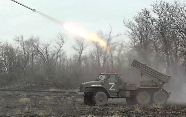 Расчёты РЗСО 'Град' уничтожают позиции украинской пехоты под Артёмовском