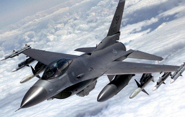 Оглашены даты доставки истребителей F-16 в Украину