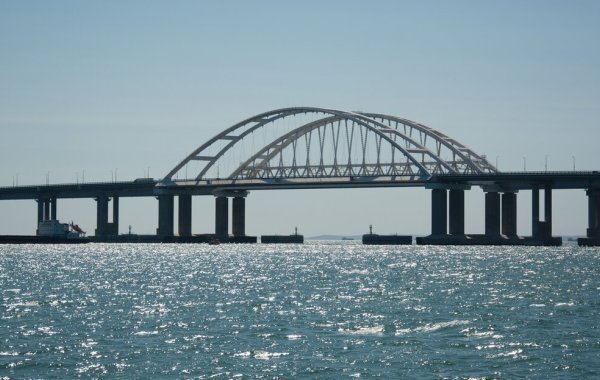 Транспортное движение через Крымский мост возобновлено после временной остановки