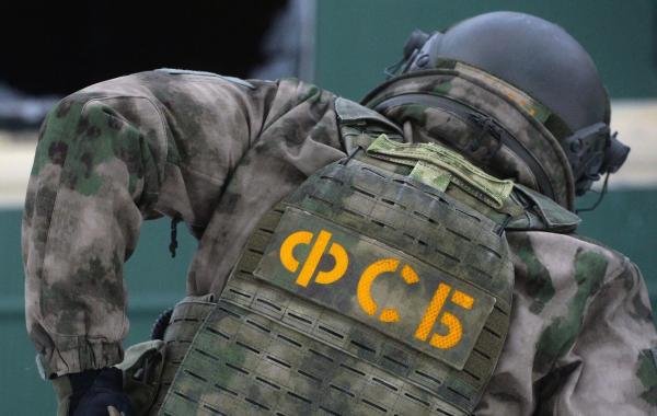 ФСБ предотвратила террористический акт на железнодорожном пути в Крыму, задержав подозреваемую