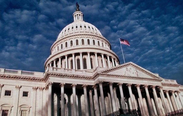 Бюджет США одобрен Конгрессом за несколько часов до возможного временного прекращения работы правительства