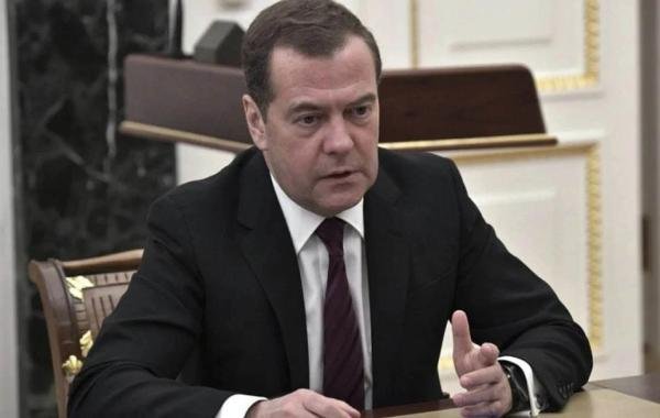 Дмитрий Медведев прокомментировал предложение Франции направить военный контингент на Украину