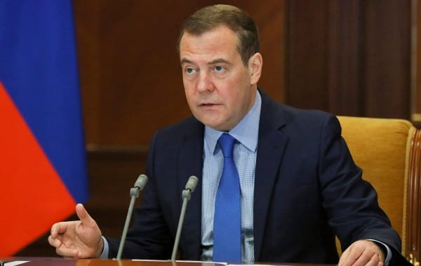 Предложение Дмитрия Медведева о направлении из России послов ЕС, которые отказались от встречи с Сергеем Лавровым