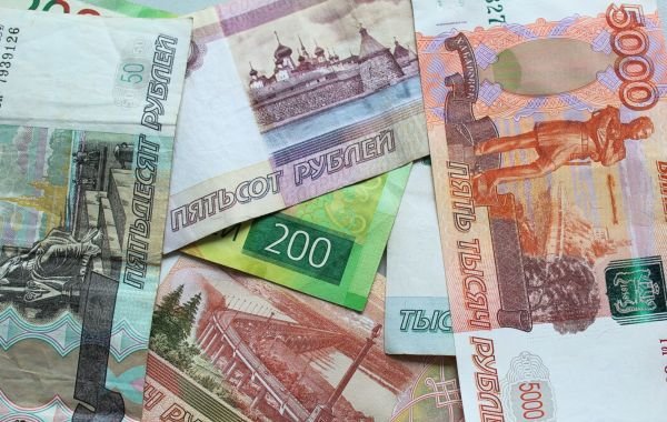 Москва и Сахалин во главе списка регионов России с самыми высокими зарплатами