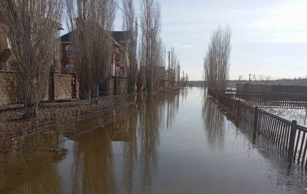 На территории Орска начата экстренная эвакуация граждан в связи с разрушением плотины