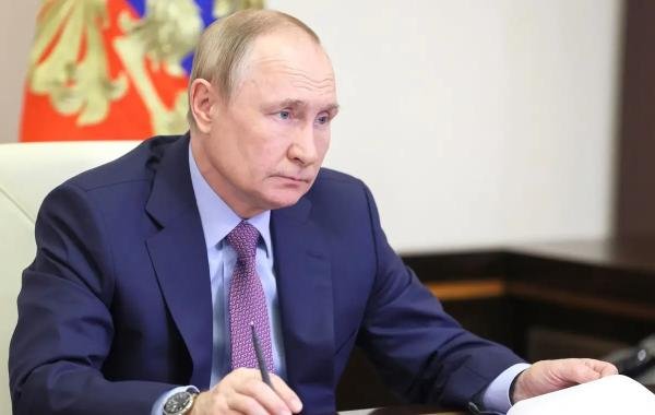 Путин дал задание повысить минимальный размер оплаты труда вдвое к 2030 году