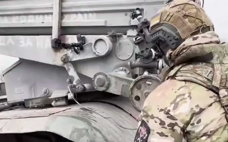 В условиях серьёзного сопротивления противника ВС РФ расширили плацдарм на правом берегу Оскола, двигаясь к сёлам Дорошовка и Кутьковка Харьковской области