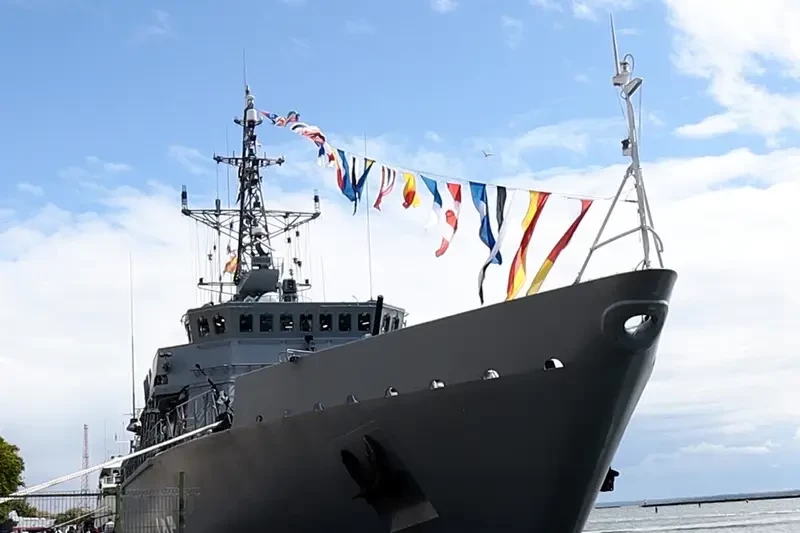 Северный флот пополнился новым тральщиком: на корабле противоминной обороны «Афанасий Иванников» поднят Андреевский флаг