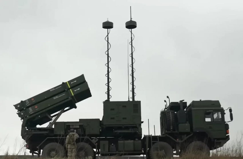 Ракеты для ЗРК IRIS-T, бронемашины, боеприпасы, дроны: Германия передала Киеву очередной пакет помощи