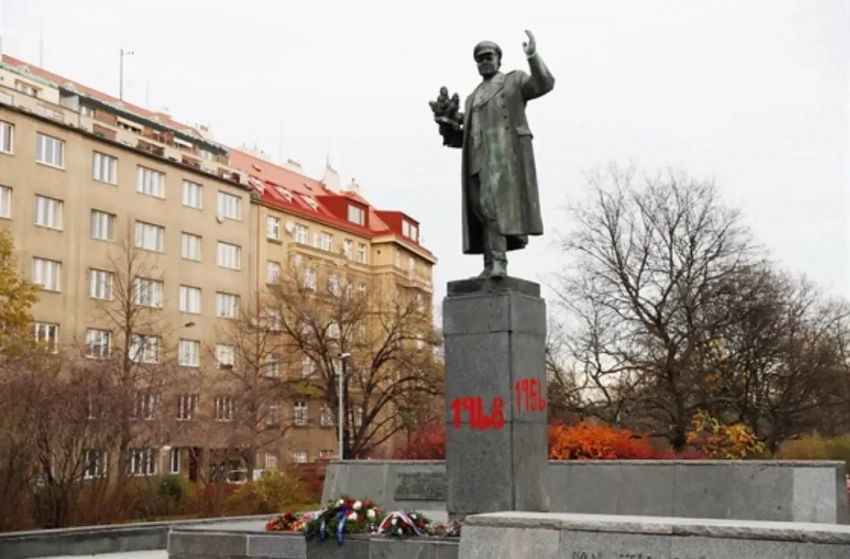 Глава МИД Чехии Липавский заявил, что у России нет никаких прав на снесённый памятник маршалу СССР Коневу