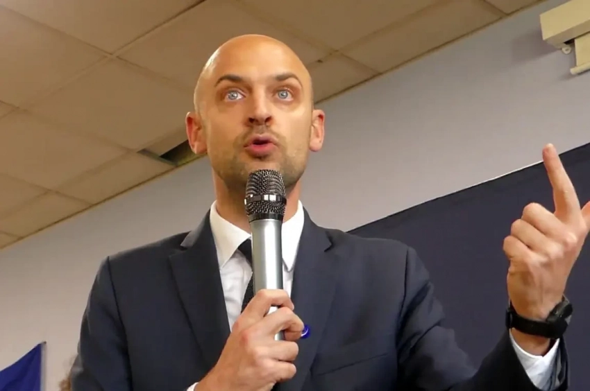 Министр иностранных дел Франции призвал «полностью и навсегда» разрушить российскую экономику