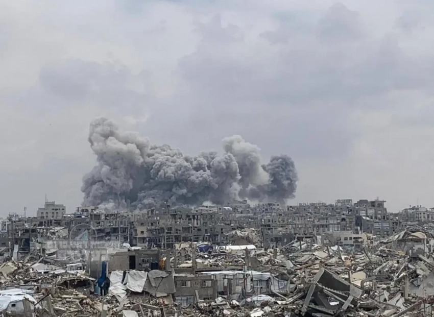 Жителей Газы пытаются вынудить покинуть её навсегда: Израиль нанес массированные авиаудары по северу сектора