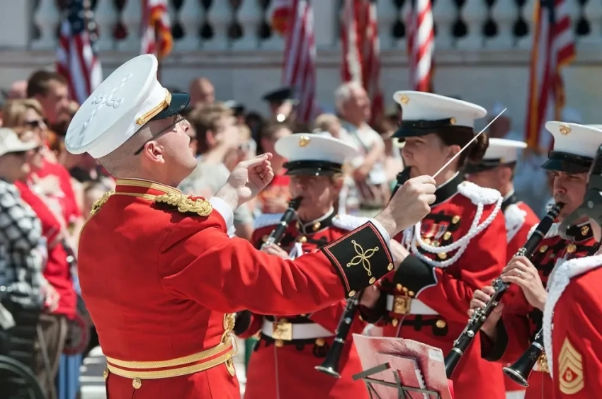 На параде по случаю Дня поминовения военнослужащих США и антигитлеровской коалиции в Вашингтоне не было флага СССР