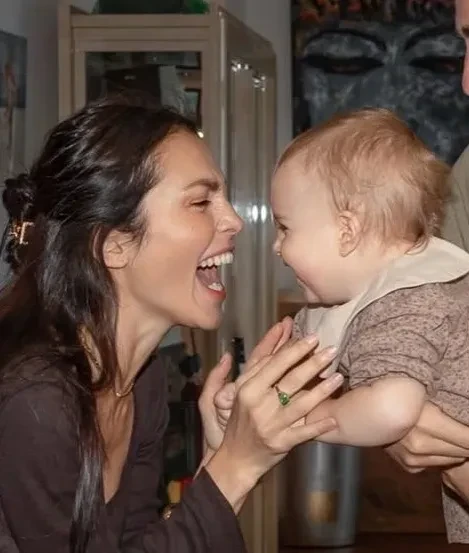 Сати Казанова показала подросшую дочь, которую родила в 42 года от мужа-итальянца