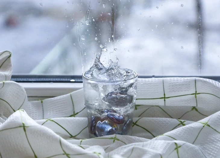 Что нужно сделать, чтобы привлечь деньги на Новый год 2026: 5 простых ритуалов