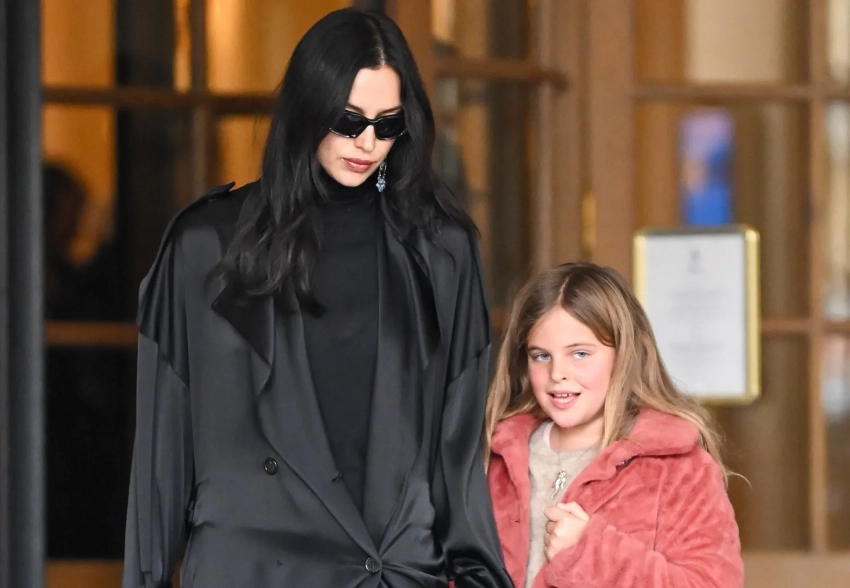 Шуба и тяжёлый люкс: восьмилетнюю дочь Ирины Шейк засняли с матерью в Париже