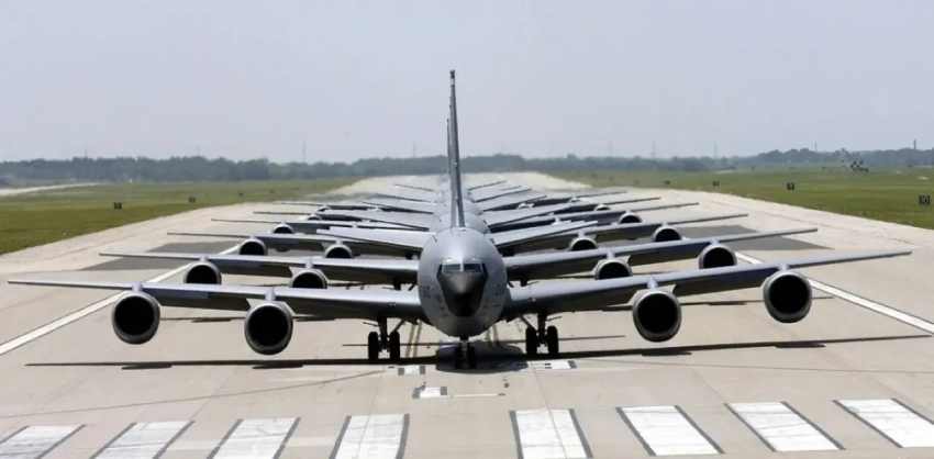 Показано скопление самолётов ВВС США в израильском аэропорту Бен-Гурион