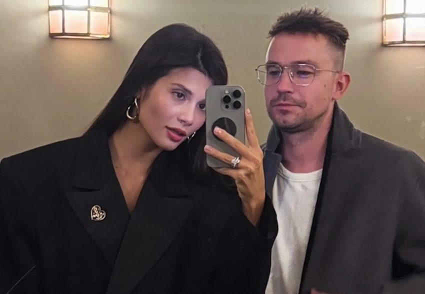 Александр Петров с женой Викторией, Светлана Бондарчук с мужем Сергеем Харченко и беременная Катерина Шпица посетили премию МХТ