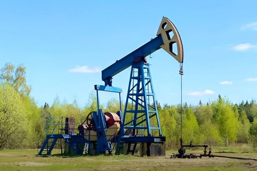 Дроны ВС России поразили нефтедобывающее предприятие в Сумской области