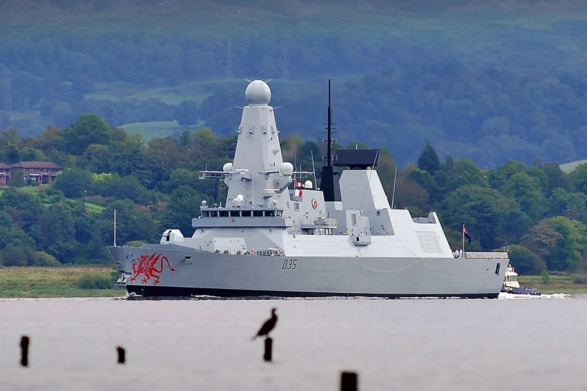 Ливанская «Хизбалла» поразила британский эсминец, приняв его за израильский