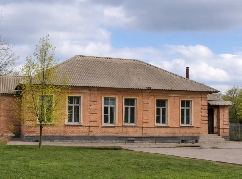 ВСУ нанесли удар по школе в Запорожской области – погиб замглавы округа