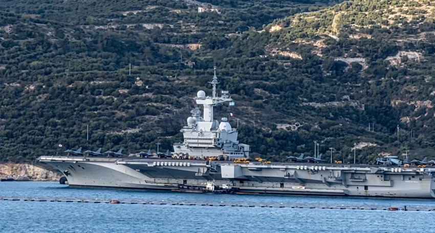 Под весенним солнцем Греции: «Шарль де Голль» не спешит на Ближний Восток